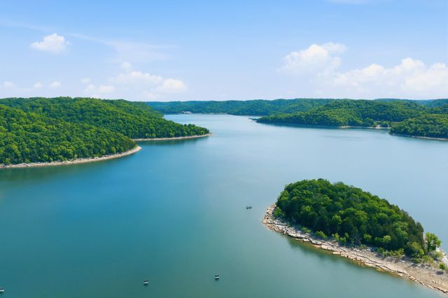 670 Harbor Dr, Lancaster, TN 38569