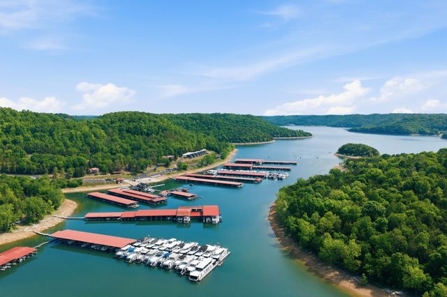 670 Harbor Dr, Lancaster, TN 38569