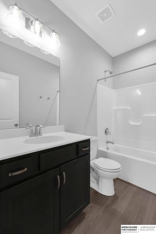 10210 S 110th Avenue, Papillion, NE 68046