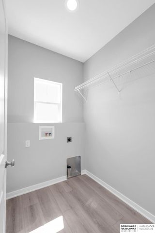 10210 S 110th Avenue, Papillion, NE 68046