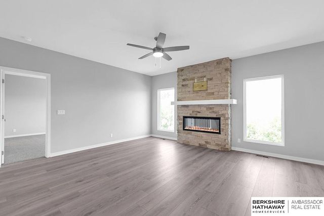 10210 S 110th Avenue, Papillion, NE 68046