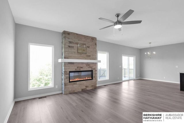 10210 S 110th Avenue, Papillion, NE 68046