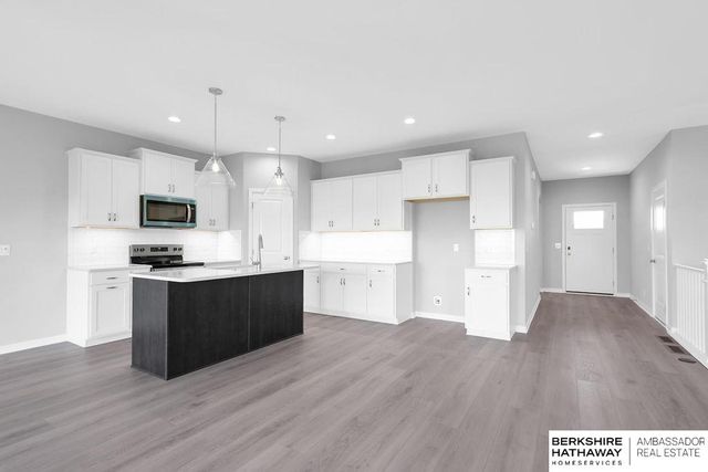 10210 S 110th Avenue, Papillion, NE 68046