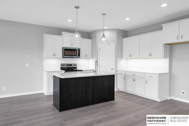 10210 S 110th Avenue, Papillion, NE 68046