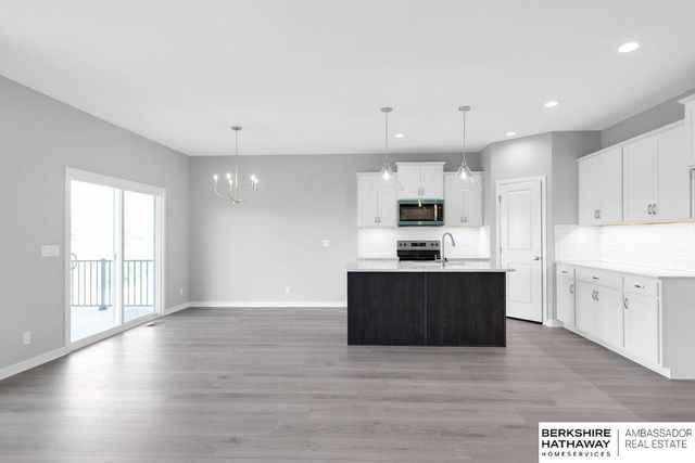 10210 S 110th Avenue, Papillion, NE 68046