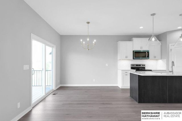 10210 S 110th Avenue, Papillion, NE 68046