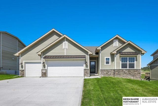10210 S 110th Avenue, Papillion, NE 68046