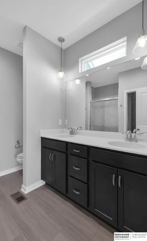 10210 S 110th Avenue, Papillion, NE 68046