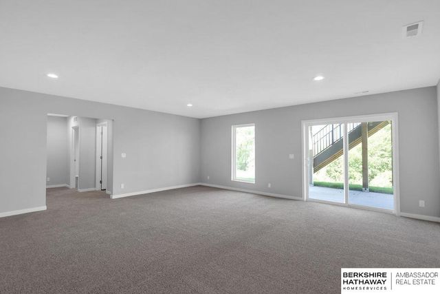 10210 S 110th Avenue, Papillion, NE 68046