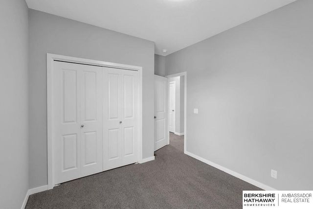 10210 S 110th Avenue, Papillion, NE 68046