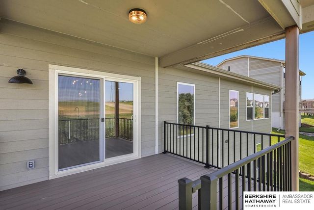 10210 S 110th Avenue, Papillion, NE 68046