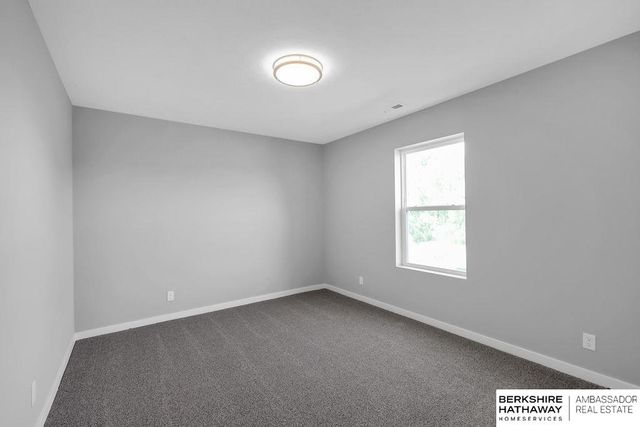 10210 S 110th Avenue, Papillion, NE 68046