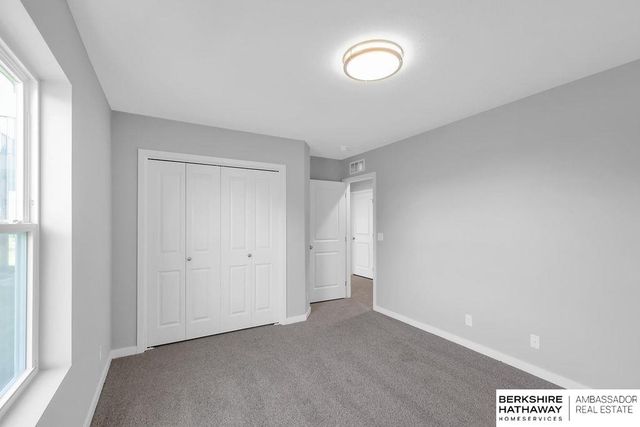 10210 S 110th Avenue, Papillion, NE 68046