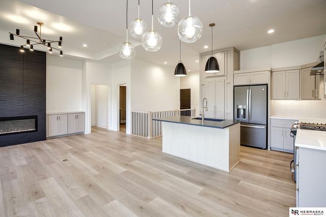 5909 N 157 Avenue, Omaha, NE 68116