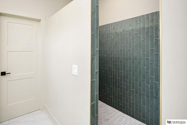 5909 N 157 Avenue, Omaha, NE 68116