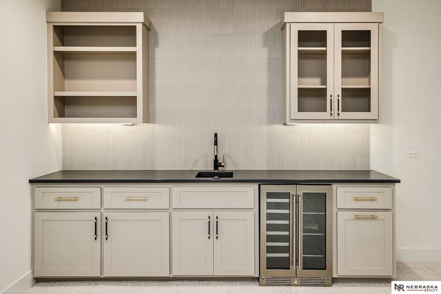 5909 N 157 Avenue, Omaha, NE 68116