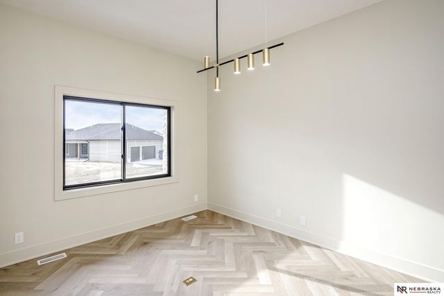 5909 N 157 Avenue, Omaha, NE 68116