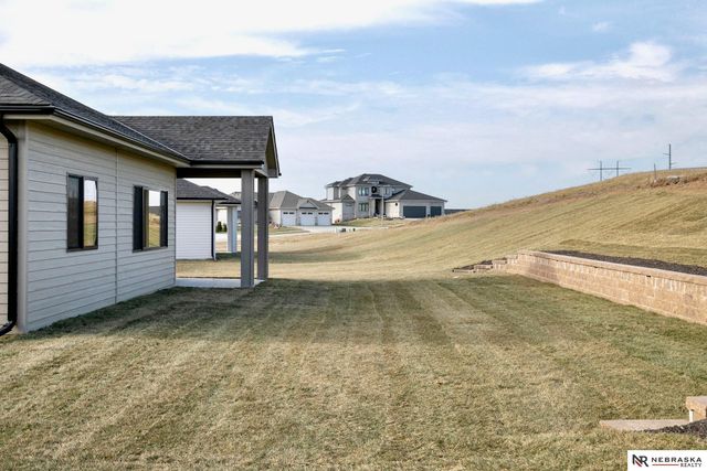 5909 N 157 Avenue, Omaha, NE 68116