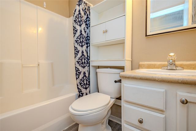 303 Kenyon Avenue, Des Moines, IA 50315