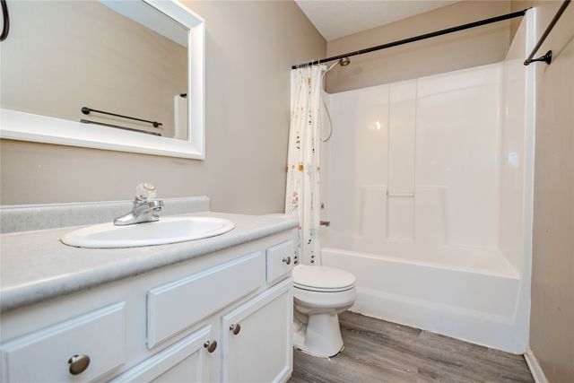 303 Kenyon Avenue, Des Moines, IA 50315
