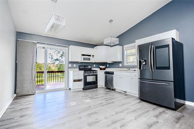 303 Kenyon Avenue, Des Moines, IA 50315