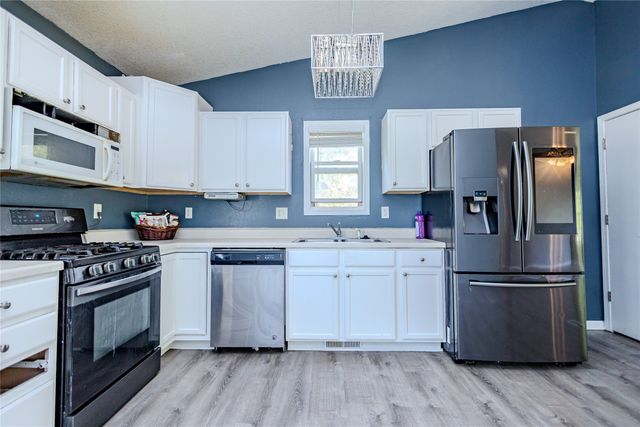 303 Kenyon Avenue, Des Moines, IA 50315