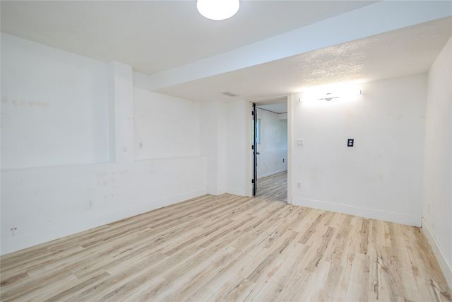 303 Kenyon Avenue, Des Moines, IA 50315