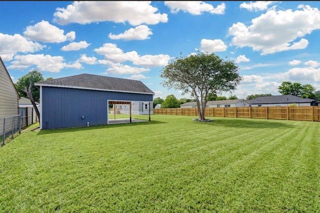 11231 E Jacinto Drive, Houston, TX 77044