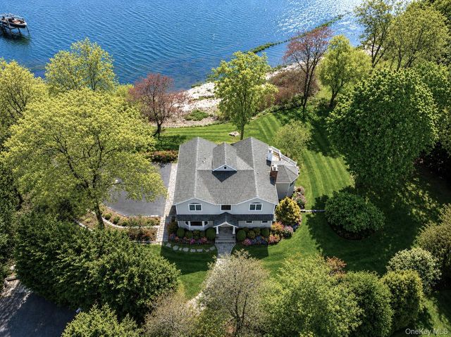 17 Youngs Lane, Setauket, NY 11733