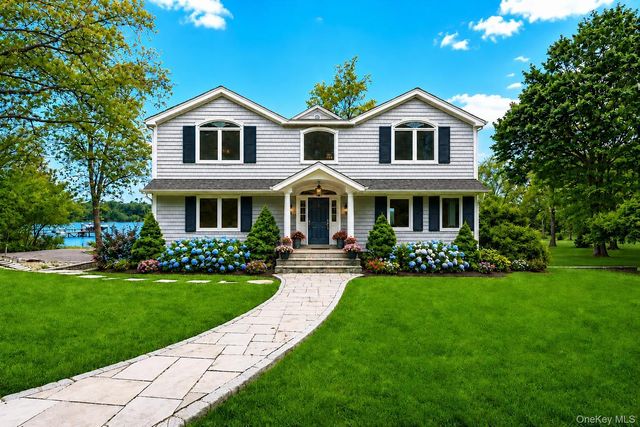 17 Youngs Lane, Setauket, NY 11733