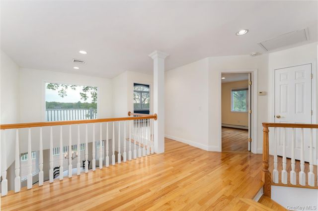17 Youngs Lane, Setauket, NY 11733