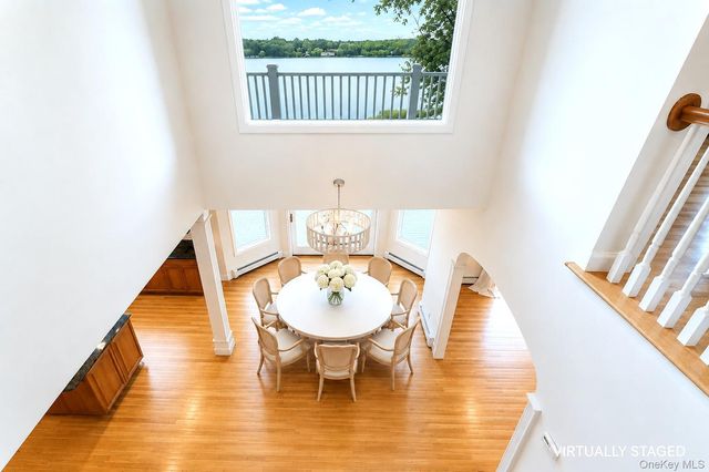 17 Youngs Lane, Setauket, NY 11733