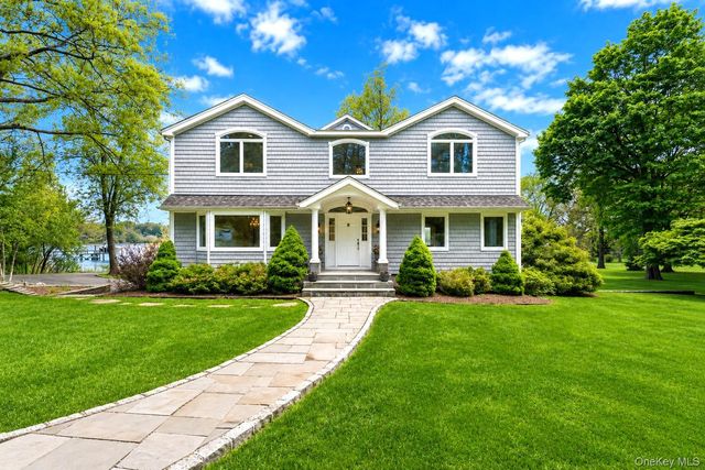 17 Youngs Lane, Setauket, NY 11733