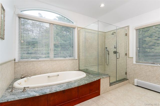 17 Youngs Lane, Setauket, NY 11733