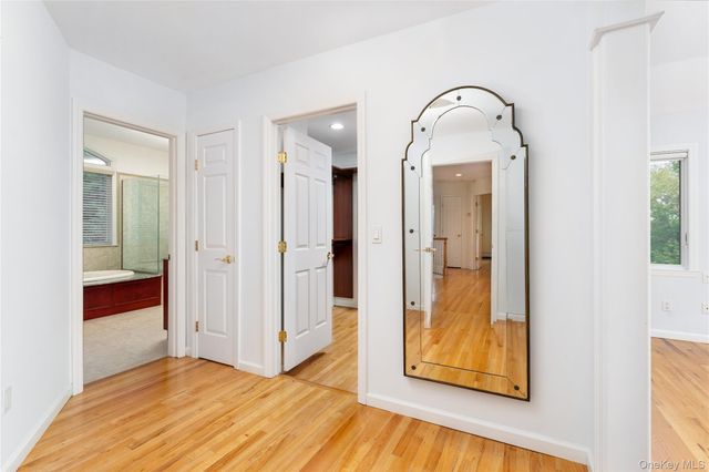 17 Youngs Lane, Setauket, NY 11733