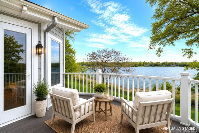 17 Youngs Lane, Setauket, NY 11733
