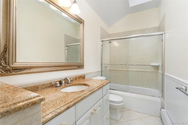 17 Youngs Lane, Setauket, NY 11733