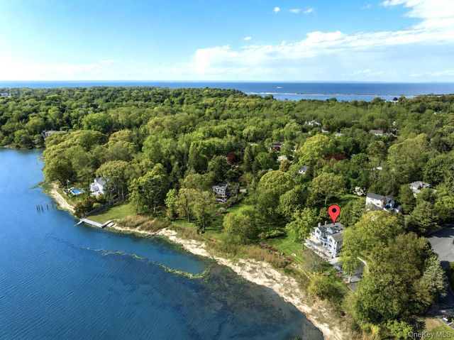 17 Youngs Lane, Setauket, NY 11733