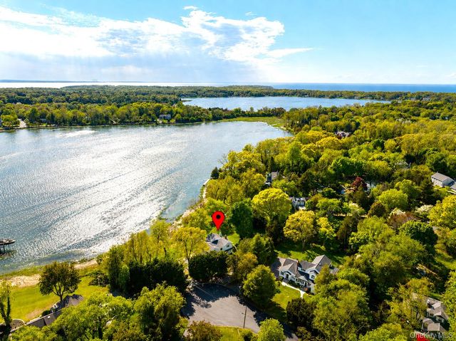 17 Youngs Lane, Setauket, NY 11733