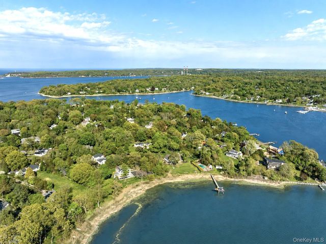 17 Youngs Lane, Setauket, NY 11733