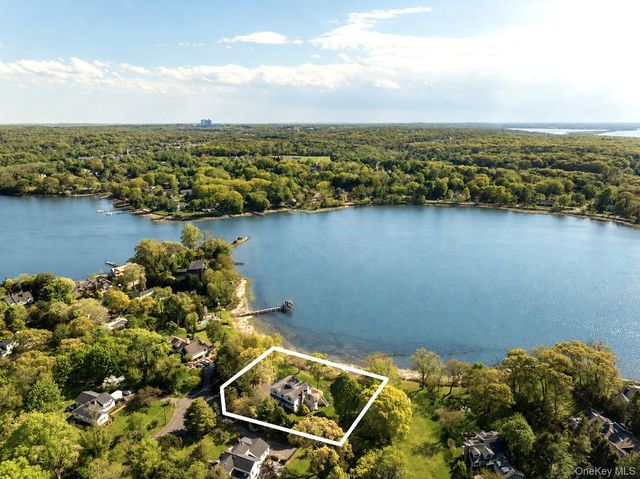 17 Youngs Lane, Setauket, NY 11733