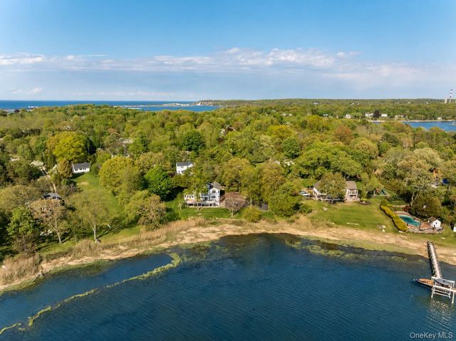 17 Youngs Lane, Setauket, NY 11733