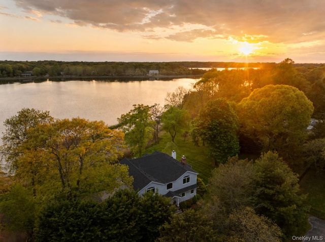 17 Youngs Lane, Setauket, NY 11733