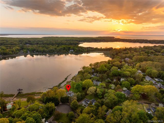 17 Youngs Lane, Setauket, NY 11733