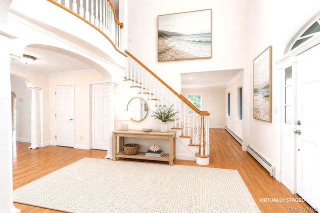 17 Youngs Lane, Setauket, NY 11733