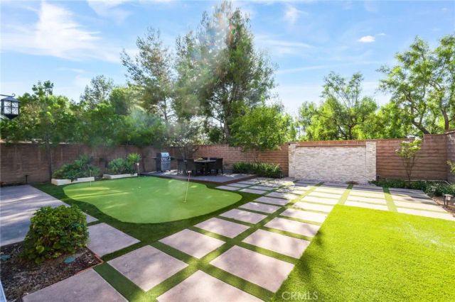 10 Shadybend, Irvine, CA 92602