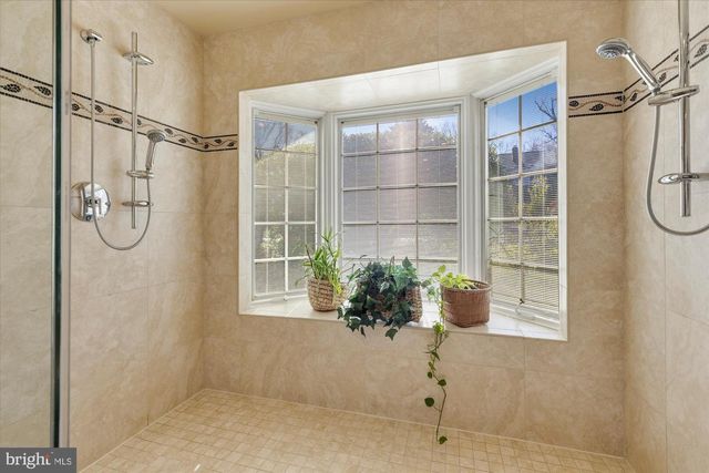 6156 TOMPKINS DR, Mclean, VA 22101