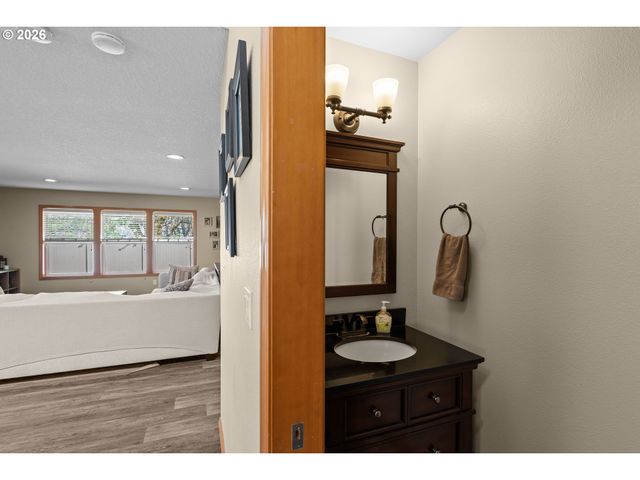 12821 Ne 43RD Cir, Vancouver, WA 98682