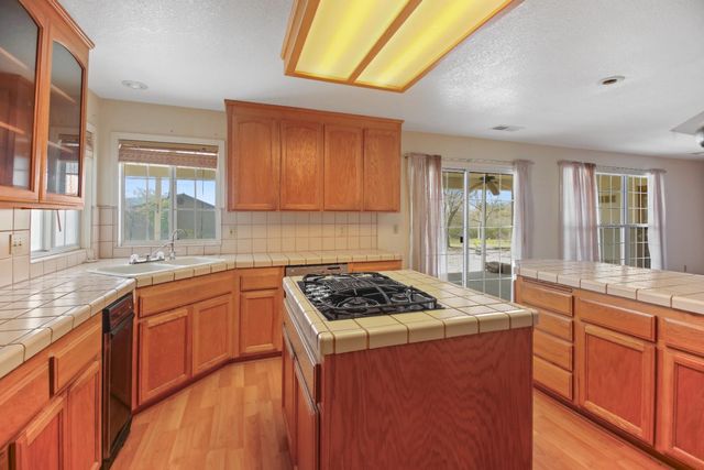 7540 Paso Dr, Valley Springs, CA 95252