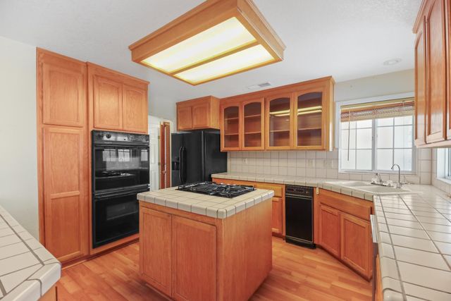 7540 Paso Dr, Valley Springs, CA 95252